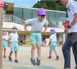 課内教室：専門講師の指導で楽しく体を動かし、豊かな心と体を作る体育教室