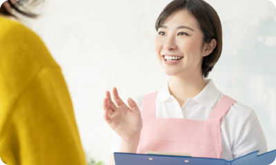 さまざまな保育研修を受け、専門性を高める教職員の様子
